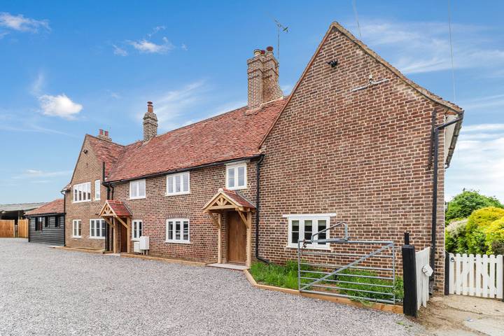 Tuffs Farm Cottage in Chipperfield, Hertfordshire