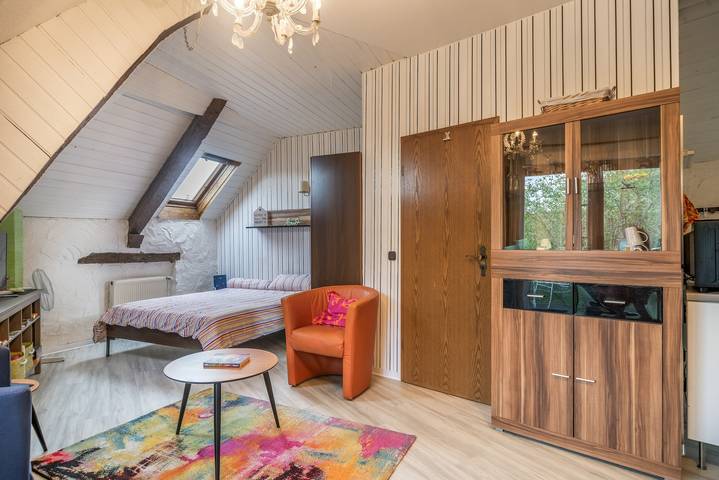 Entire studio, Studio Apartment 'Haus Lebensfreude' with Shared Garden, Terrace and Wi-Fi in Üxheim, Volcanic Eifel