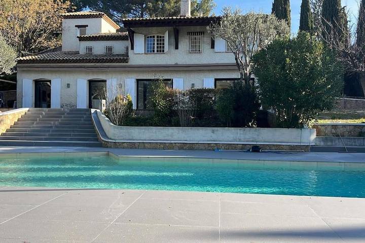 Ferienhaus für 16 Personen, mit Terrasse und Garten sowie Pool