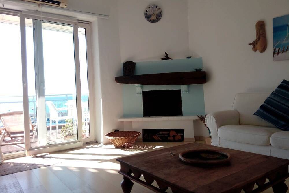 Ganze Wohnung, Gorgeous Attic Room by the Sea. Breathtaking view in Palermo, Palermo Provinz