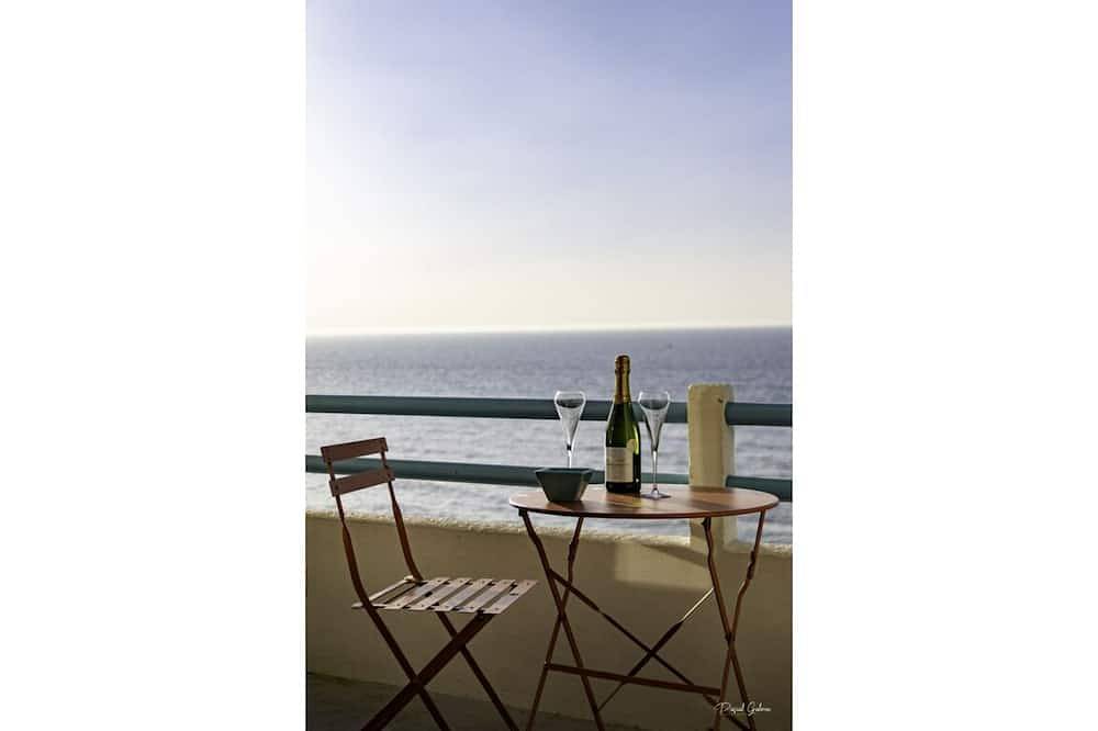 Entire apartment, Villa \"Le Courlis \"panoramic sea view direct beach access in Le Tréport, Dieppe region