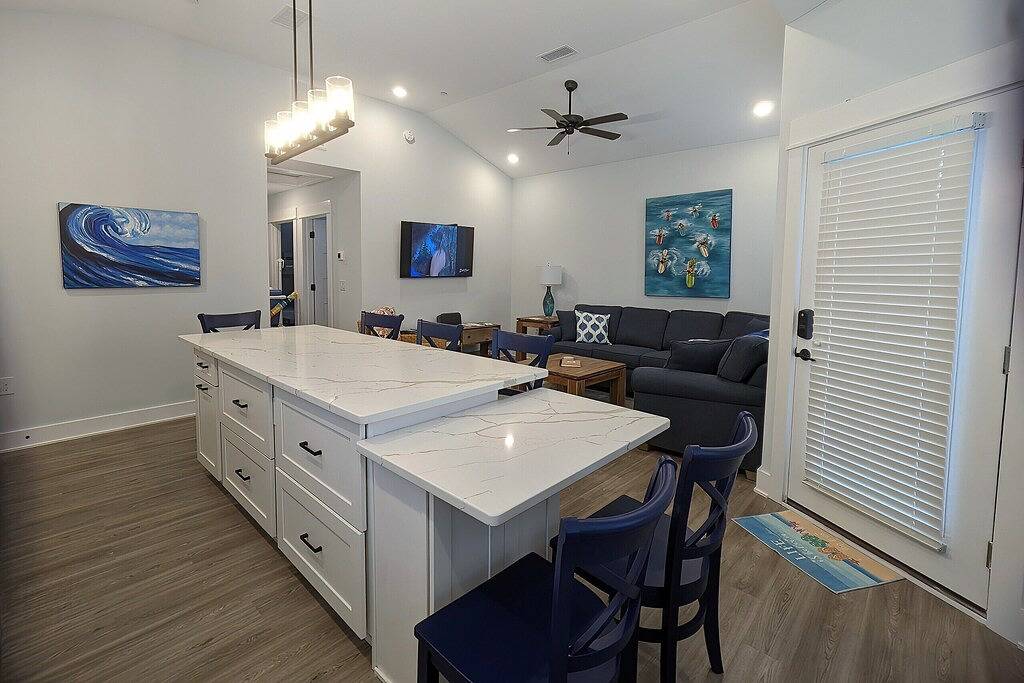 King & Bunk Beds, Beach Parking Pass, & Pets Stay Free in Corolla, Currituck County