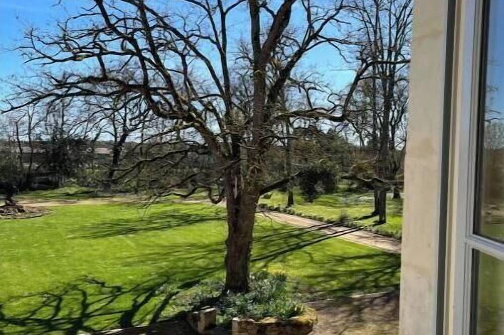 Petite Chambre – Charming Château Room with Garden Views in Lureuil, Le Blanc und Umgebung