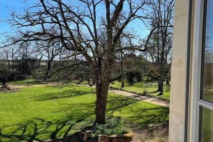 Petite Chambre – Charming Château Room with Garden Views in Lureuil, Le Blanc und Umgebung