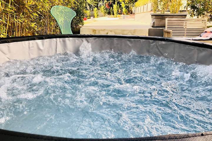 Ferienhaus für 2 Personen, mit Terrasse und Whirlpool sowie Garten in La Cadière-d'Azur