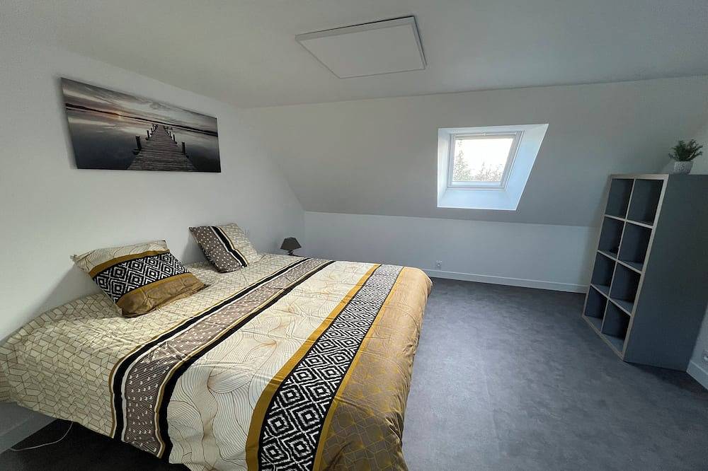 14 person vacation home with pool and spa 17 minutes from the beach in Tréméven, Quimper region