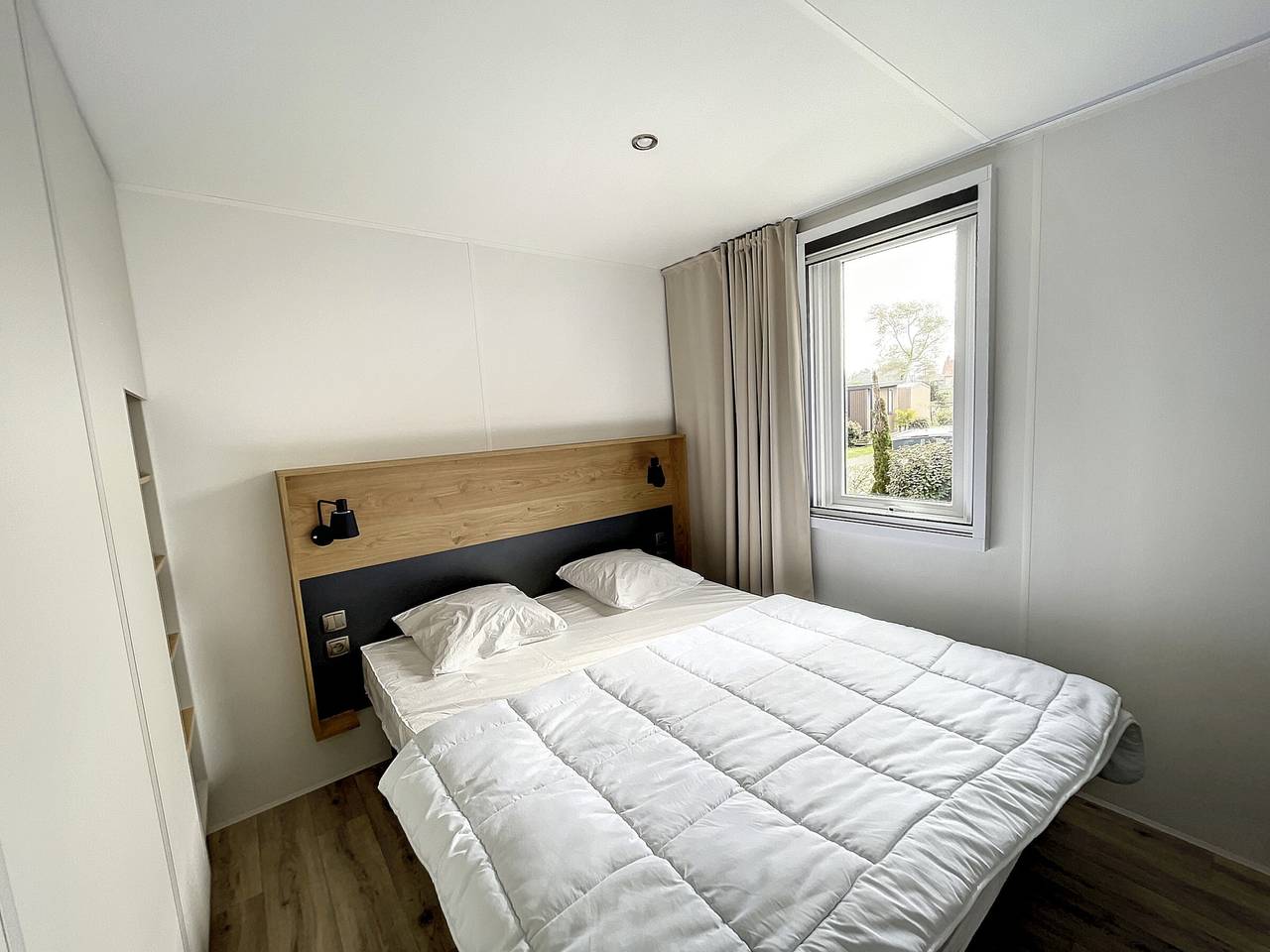 Comfortable Mobile Home, 200m from Beach, 2Br, Pool & Parking Included in Jullouville, Côte de la Déroute
