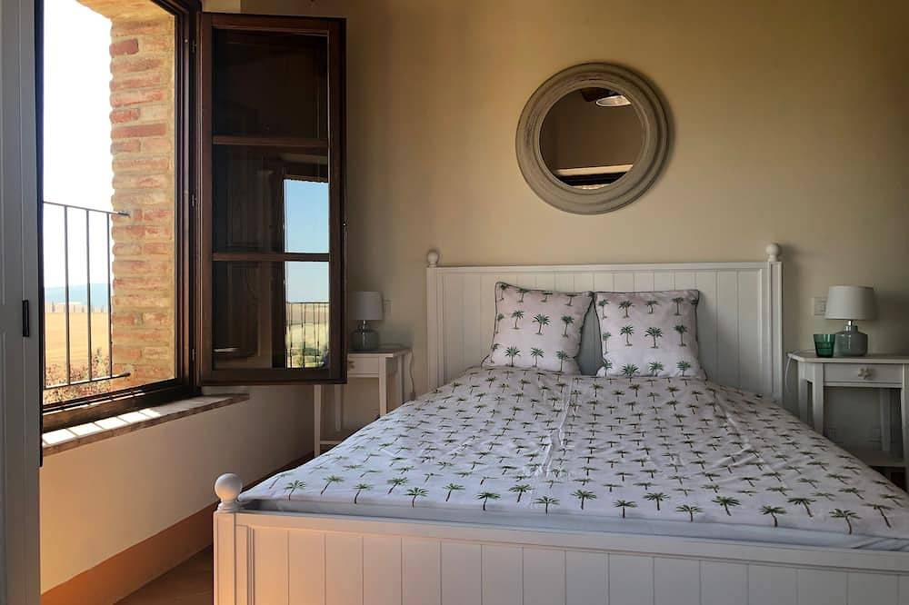 Casa di Sotto, Podere Ampella: a beautiful holiday house in the heart of Tuscany in San Giovanni d'Asso, Montalcino