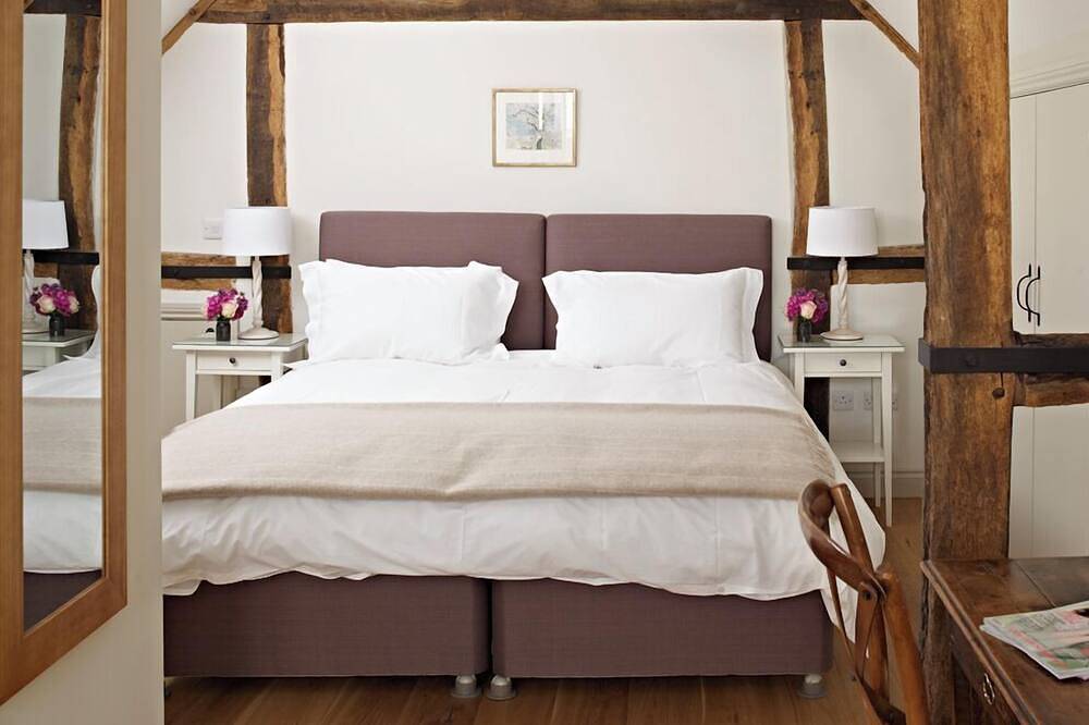 Entire apartment, The Stable at Manor Farm Courtyard Cottages in Berkshire