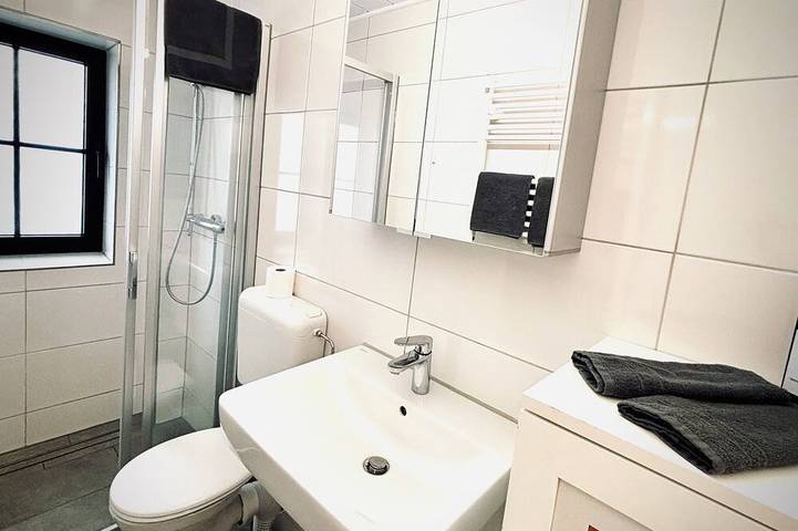 Ganze Wohnung, City Apartment Osnabrück -- inklusive Parkplatz & Wifi, Küche mit Geschirrspüler in Osnabrück, Osnabrücker Land