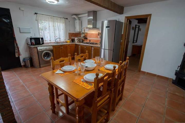 Location de vacances pour 3 personnes, avec vue ainsi que piscine et jardin, animaux acceptés à Dúrcal - 3