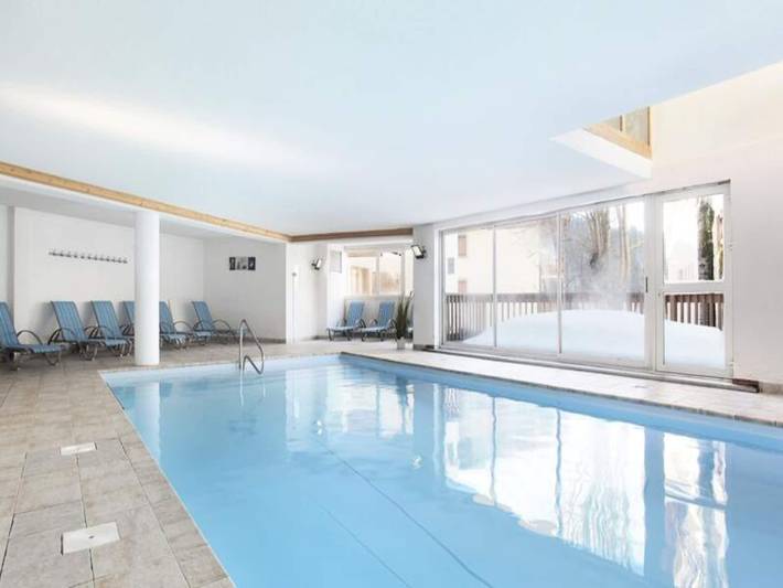 Gîte pour 8 personnes, avec piscine ainsi que sauna et balcon, adapté aux familles dans Office De Tourisme De Notre Dame De Bellecombe