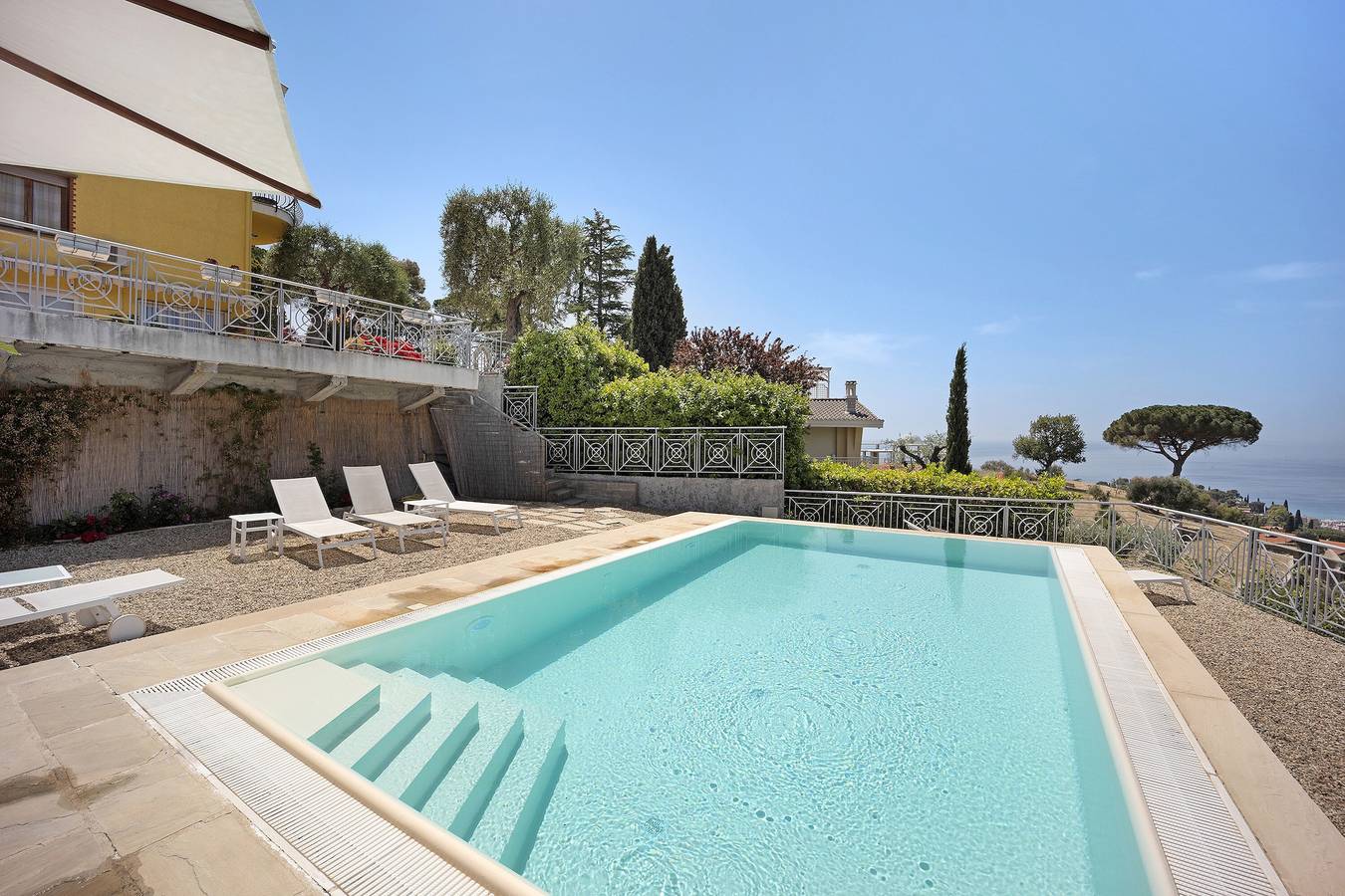 Casa de vacaciones 'Villa Gaia' con vistas al mar, piscina compartida y Wi-Fi in Bordighera, Riviera di Ponente