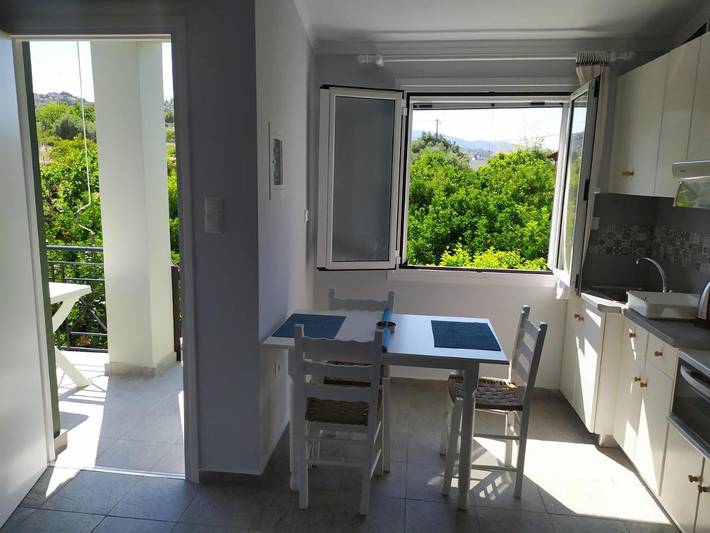 Gîte pour 4 personnes, avec Balcon ainsi que Jardin et Vue dans Selianitika