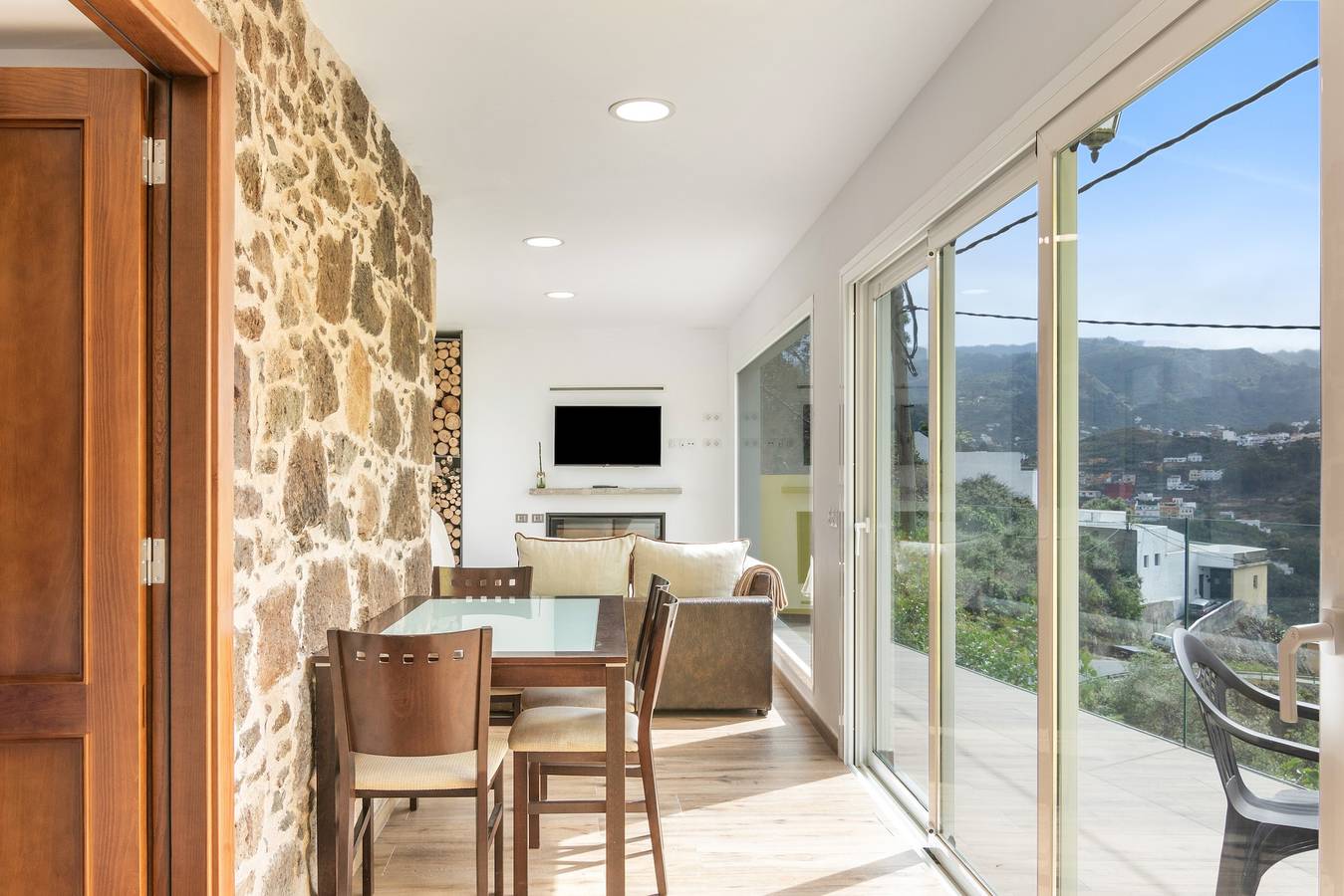 Casa Eloisa' avec vue sur les montagnes, terrasse privée et Wi-Fi in Lo Blanco, Teror