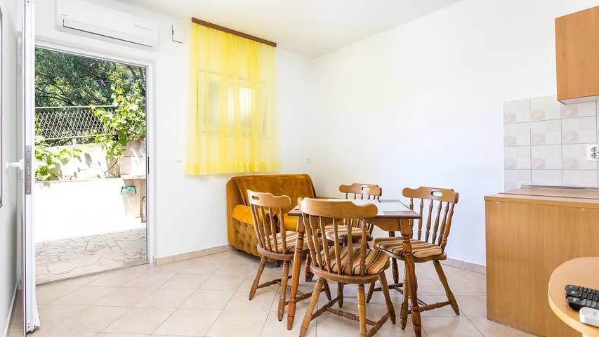 Gîte pour 4 personnes, avec terrasse à Brela - 2