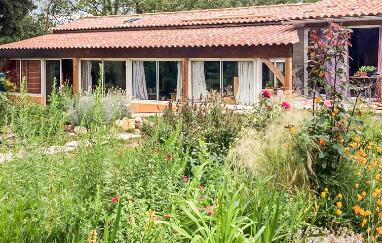 Maison de vacances pour 5 personnes, avec terrasse ainsi que jardin et piscine - 1