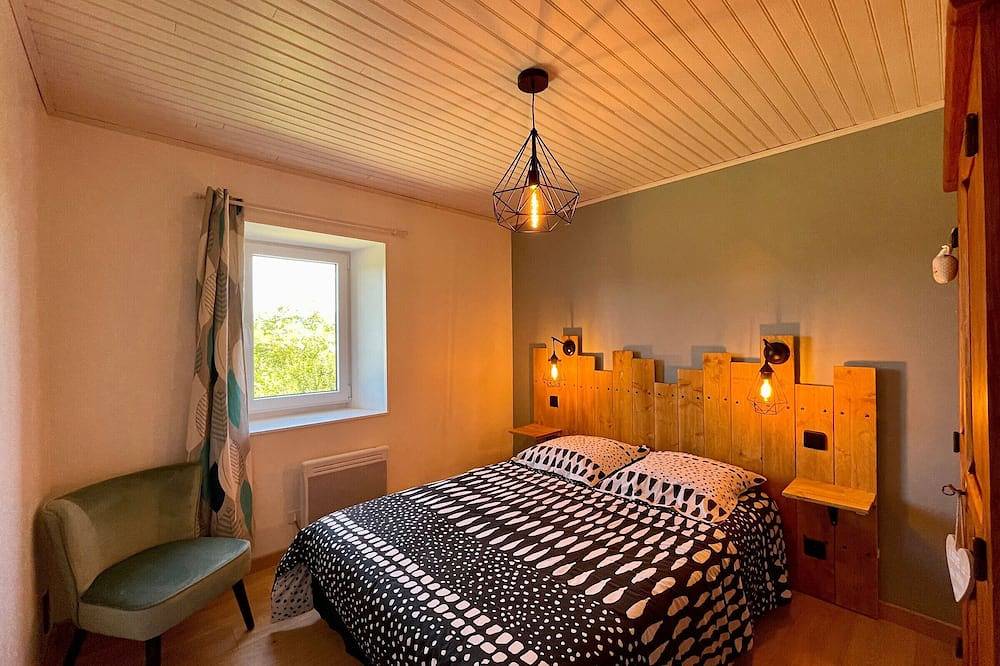 Maison familiale 4 chambres avec jardin, cheminée, poêle à bois, parking et Wi-Fi in Saint-Vert, Parc Naturel Régional Livradois-Forez