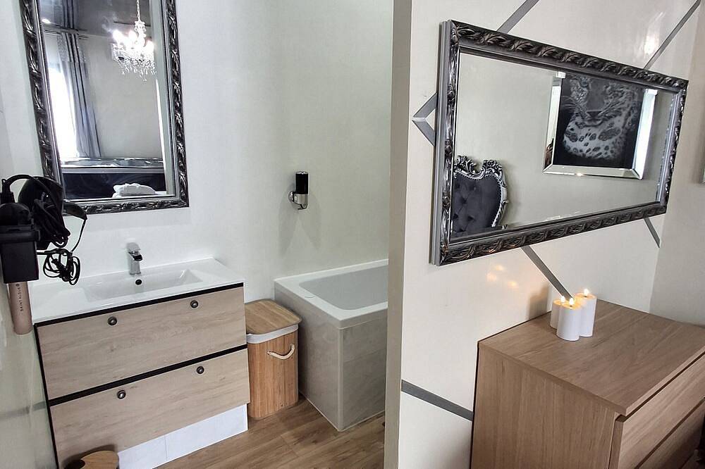 Apartamento entero, La Discrète Romantique, apartment with jacuzzi in Charavines, Región de La Tour-du-Pin