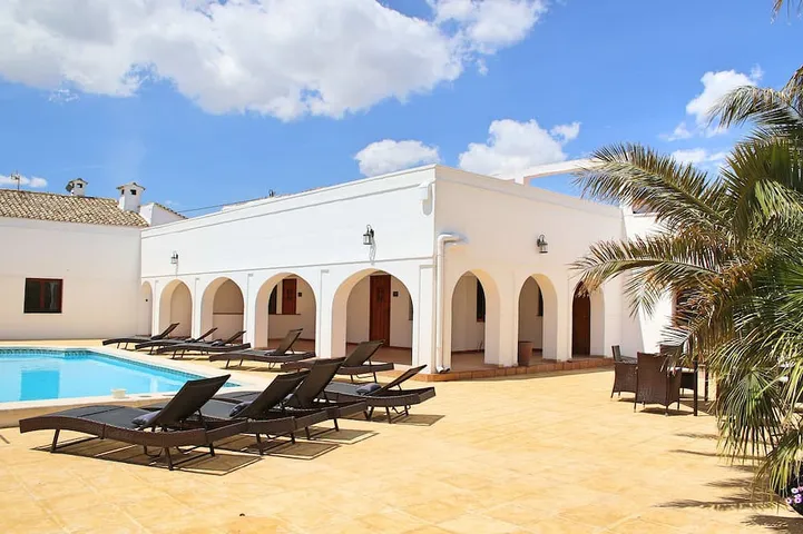 Villa für 26 Personen, mit Terrasse und Garten - 1