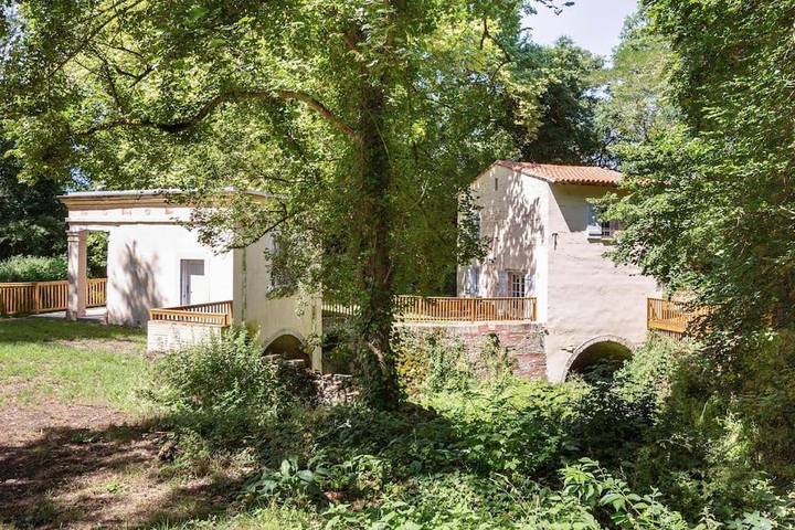 Location de vacances pour 6 personnes, avec Balcon et Jacuzzi ainsi que Terrasse et Jardin à Cintegabelle