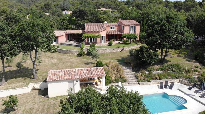 Gîte pour 12 personnes, avec Piscine à Joucas