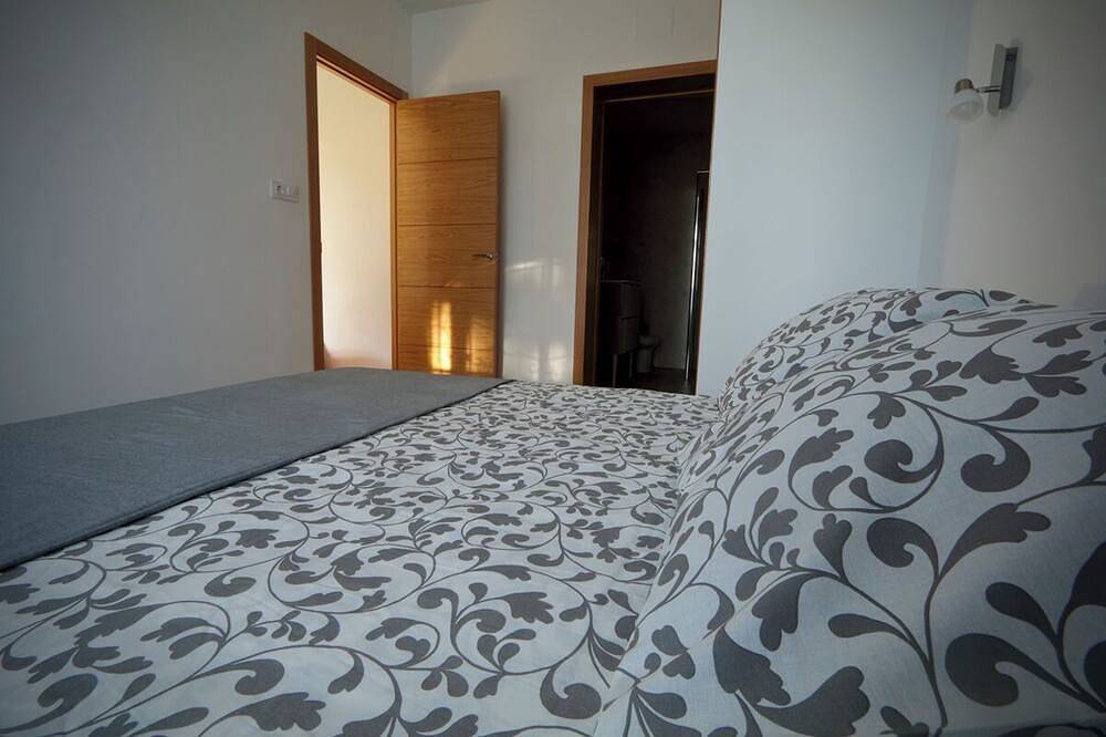 Ganze Wohnung, Hibiscus Apartment with Shared Pool in Puerto Real, Costa de la Luz