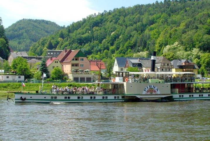 Ferienwohnung für 2 Personen, mit Terrasse und Garten sowie Ausblick in Krippen