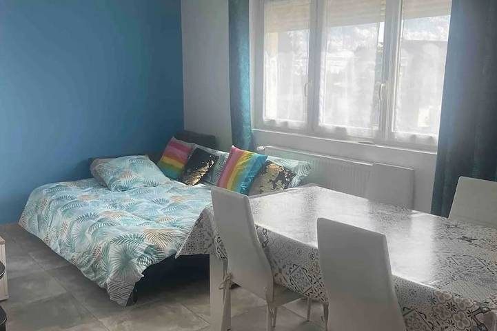 Location de vacances pour 4 personnes, avec jardin à Saint-Julien (Bourgogne)