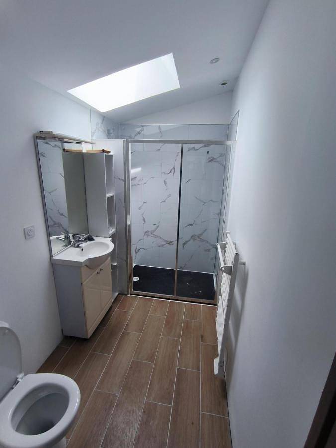 Location de vacances pour 6 personnes, avec jardin à Écommoy - 3