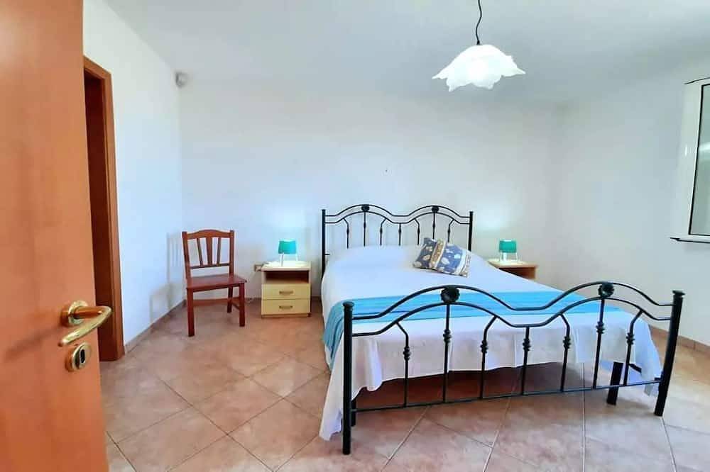 Detached villa with sea view in Torre Pali, Salve