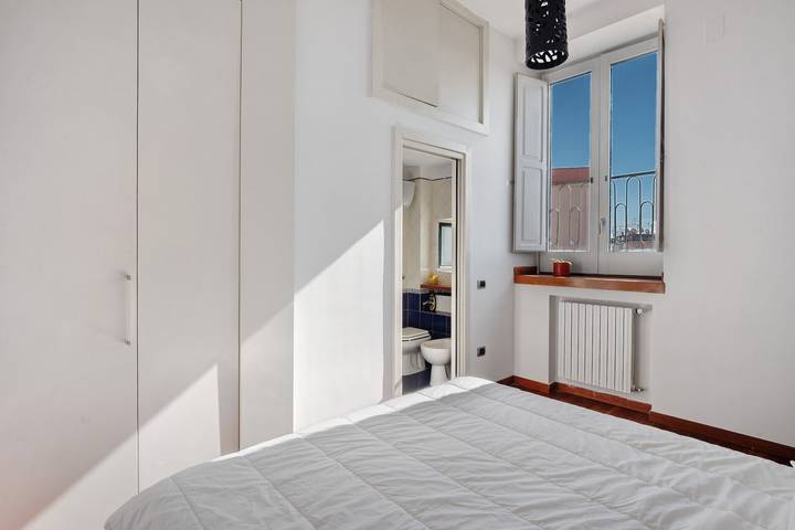 Entire apartment, Apartment 'Sempresole Al Duomo' with Sea View, Wi-Fi and Air Conditioning in Salerno, Tyrrhenian Coast Campania