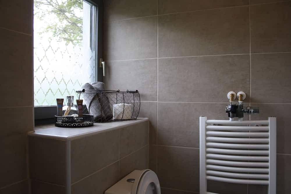 Ganze Wohnung, 2 Zimmer Fewo mit Außenpool und Sauna in Sulzfeld am Main, Fränkisches Weinland