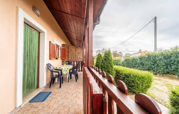 Ganze Ferienwohnung, Gemütliche Ferienwohnung mit Terrasse in der Nähe von DA ROCCO und dem Stadtzentrum von Krnica in Krnica, Marčana