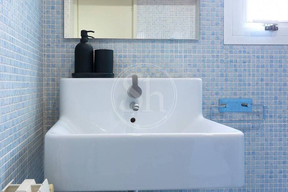 Entire apartment, Comfortable apartment near Park Guell in Barcelona, Barcelonès