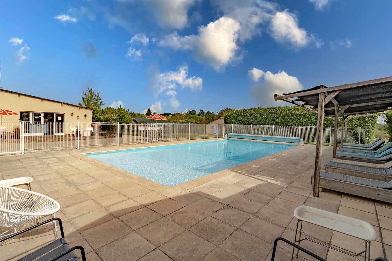 "Gîte Bellevue", avec piscine partagée, terrasse privée et Wi-Fi in Paulin, Périgord Noir