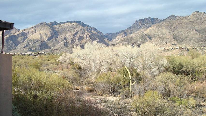 Vacation rental for 4 people, with pool and hot tub as well as balcony in Catalina Foothills