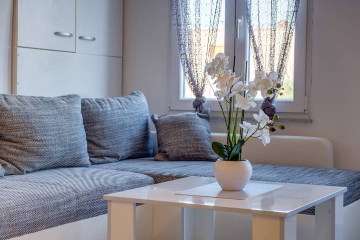 Ferienwohnung für 3 Personen, mit Balkon/Terrasse auf Lošinj - 2