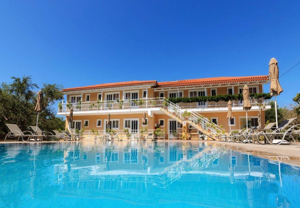 Artemis Apartments in Psarou, Alykes