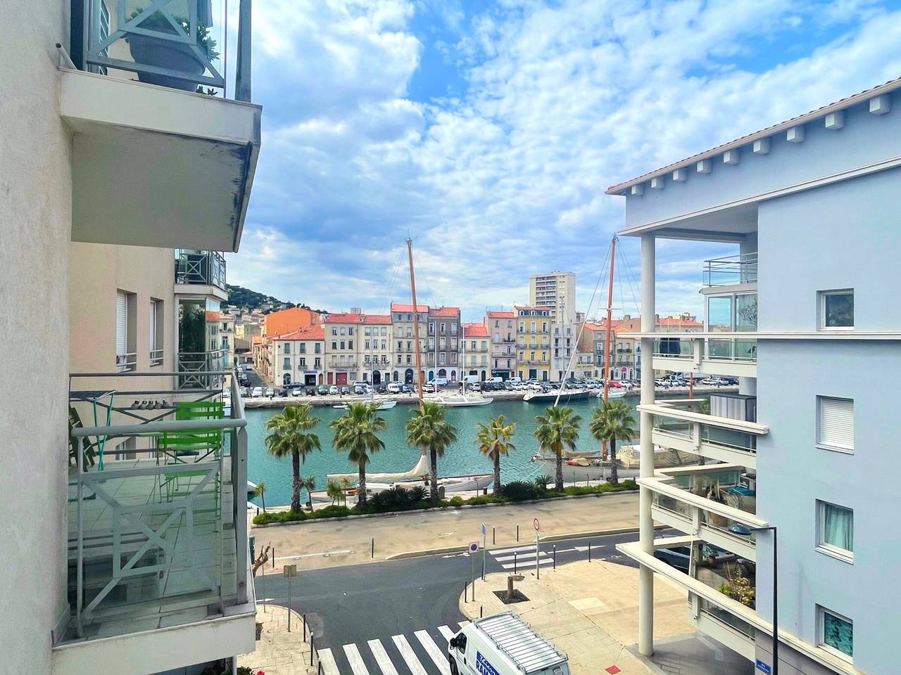 Entire apartment, Cozy 1Br Apt in Sète w/ Loggia, Private Parking & Elevator in Sete, Côte d'Améthyste