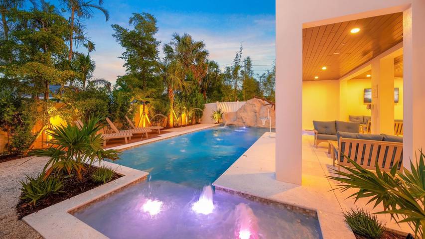 Vacation rental for 18 people, with pool and terrace, with pets in Clearwater