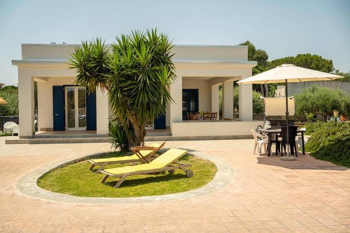 Villa per 5 persone, con panorama e piscina nonché giardino a Siracusa