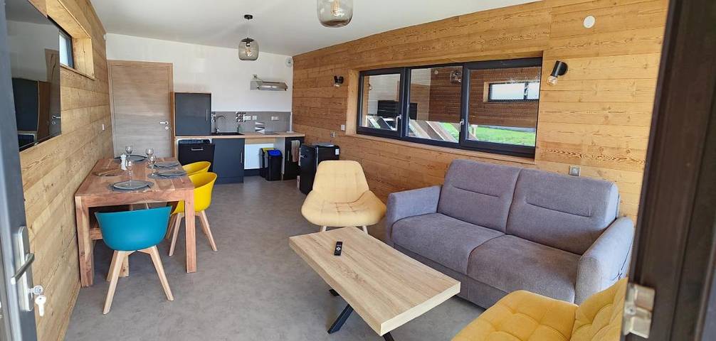 Gîte pour 6 personnes, avec piscine ainsi que terrasse et jacuzzi à Charmes - 2