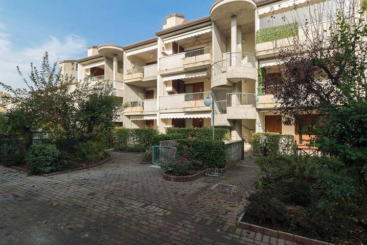 Hel lägenhet, Apartment 'Talla' with Shared Pool, Wi-Fi and Air Conditioning in Rivoltella del Garda, Desenzano del Garda