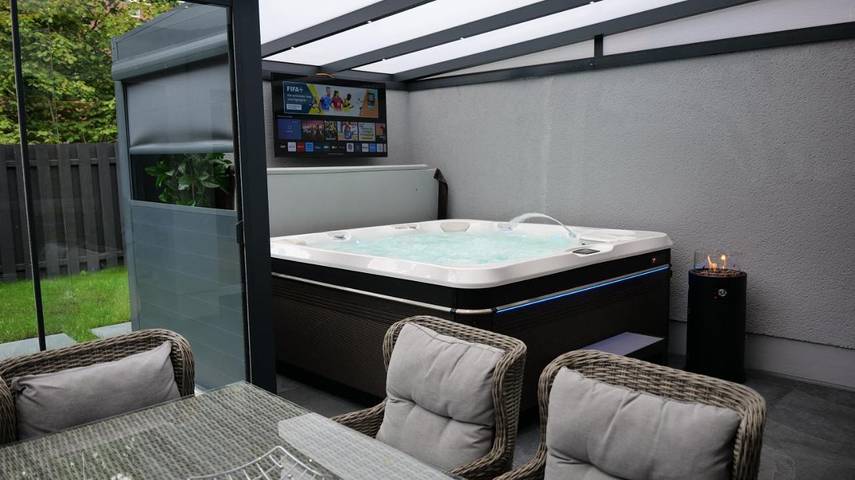 Ferienhaus für 10 Personen, mit Pool und Garten sowie Whirlpool in Hannover und Umgebung