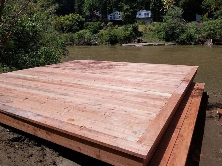 Vacation home for 8 people, with hot tub and yard in Russian River