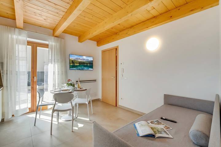 Apartamento entero, Residenza Lugana Pool & Garden in Peschiera Apt 2 in Peschiera del Garda, Montañas Garda