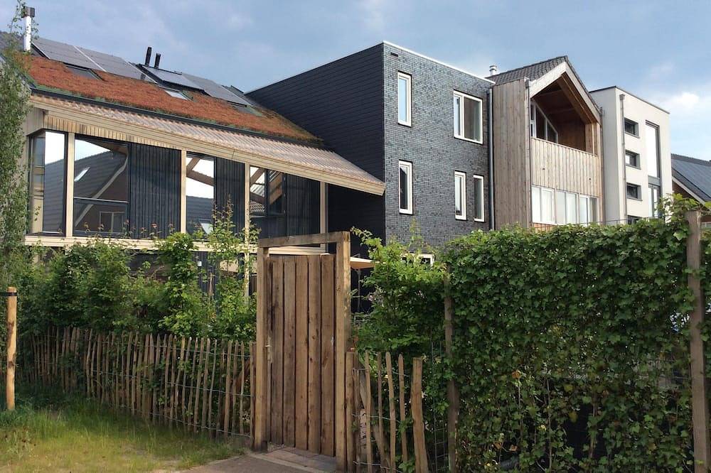 Wooden house close to Amsterdam, Utrecht, Amersfoort, lakes and nature in Hilversum, Noord-Holland