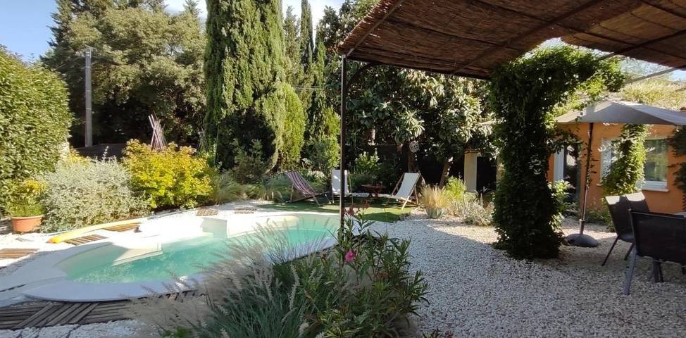 Maison d’hôte pour 2 personnes, avec Terrasse et Jardin ainsi que Piscine et Vue