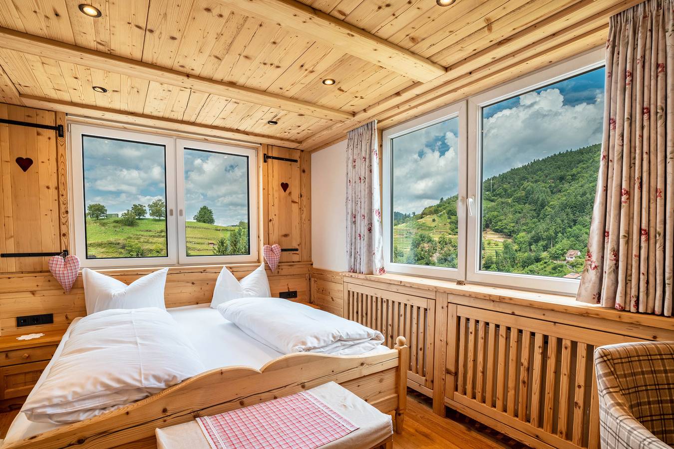 Panorama Naturzimmer 'Bauerngarten' mit Sauna, Infrarotkabine und Klimaanlage in Bühlertal, Mittlerer Schwarzwald